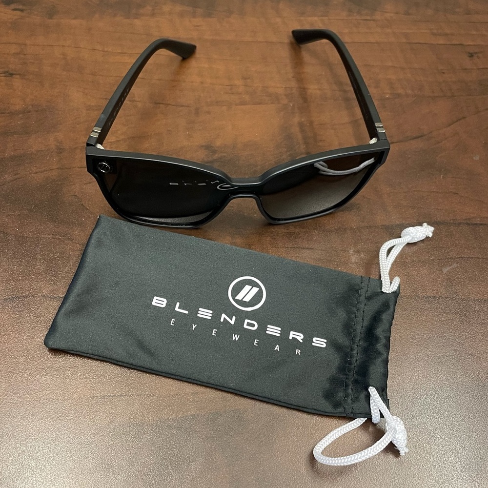 Blenders Voodoo Vixen- Black Polarized 😎